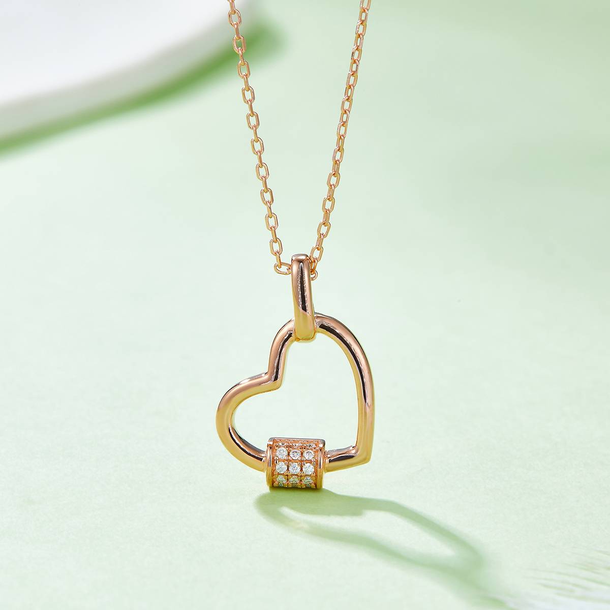 锁芯爱心吊坠S925银莫桑钻厘石D级0.1CT